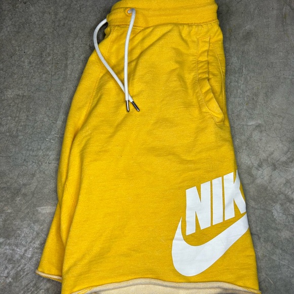 Mens Nike casual shorts - Picture 3 of 8